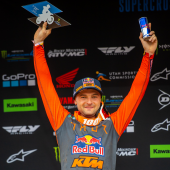 Cooper Webb von Red Bull KTM Factory Racing fuhr beim Atlanta Supercross am Samstag auf den dritten Platz und baute damit seine Führung in der Punktewertung im Kampf um die AMA 450SX Meisterschaft 2021 weiter aus.